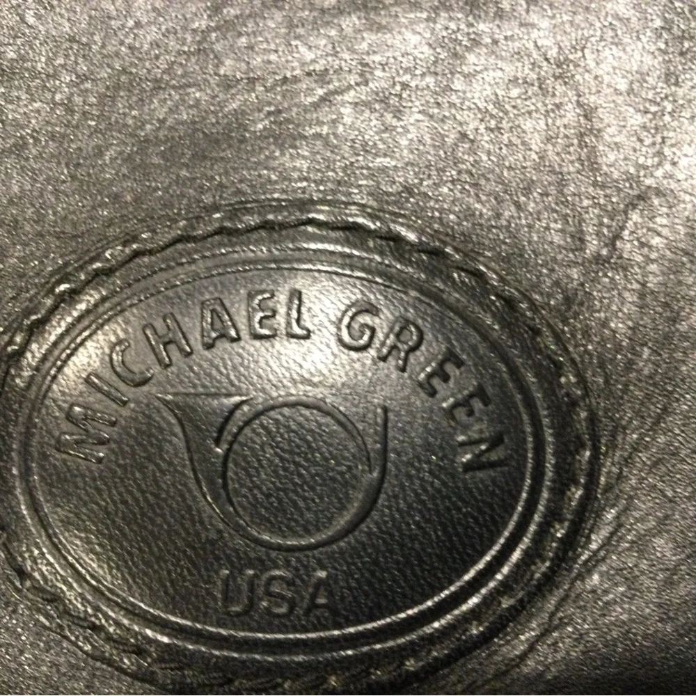 Michael Green leather crossbody passport purse. - Picture 6 of 9